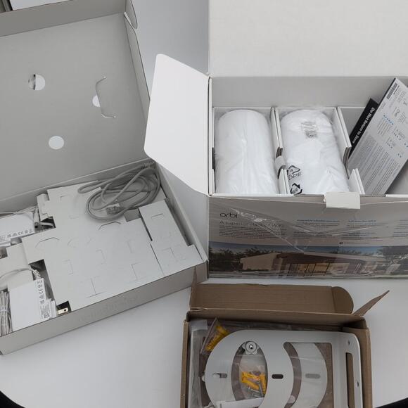 Netgear Orbi 770 Series Tri-band Mesh Wi-Fi 7 - Satellite RBE770 & Router RBE771 - Picture 2 of 15